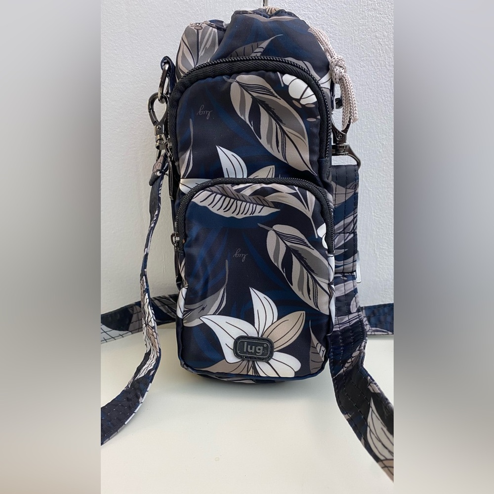 Lug Huggie SE Leaf Pattern Insulated Water Bottle 2 Zipper Pocket Crossbody Bag
